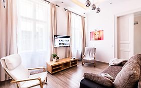 Bpr D8 Premier Apartment